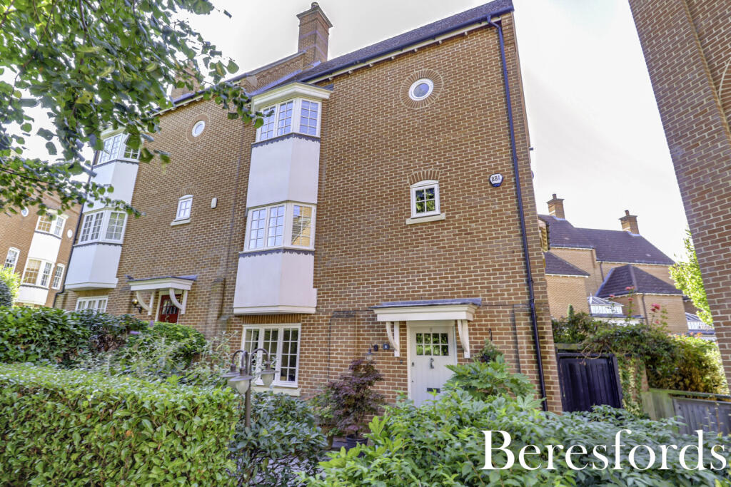 3-bed semi-detached on Drovers Mead, Warley, CM14, £750,000