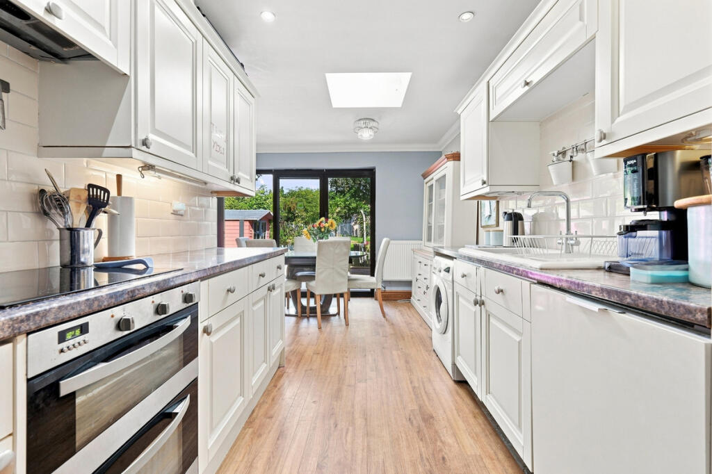 House in Southend-on-Sea - More