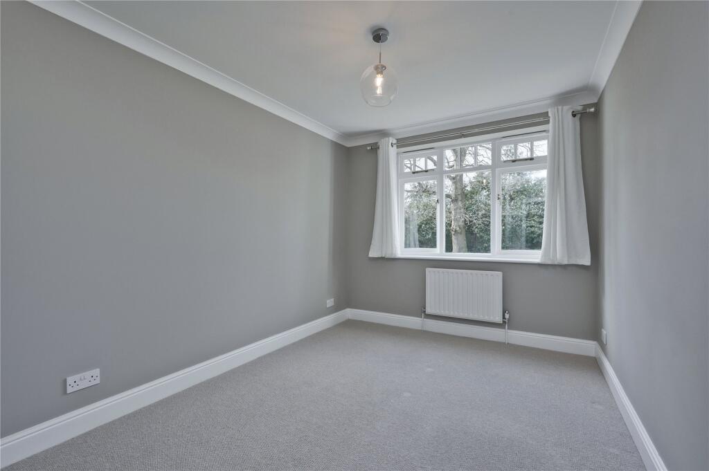 Apartment in Weybridge - More