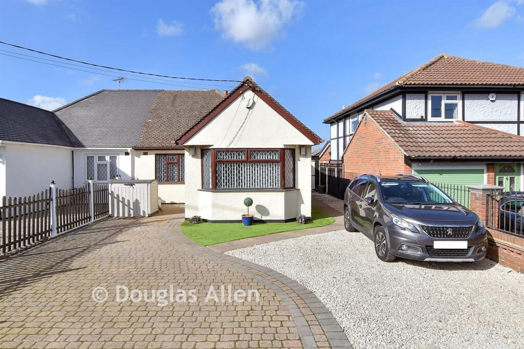 2-bed semi-detached on Hill Avenue, Wickford, Essex, £410,000