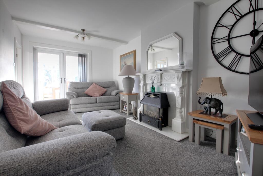 5 Woodnook Close, Leeds photo 2