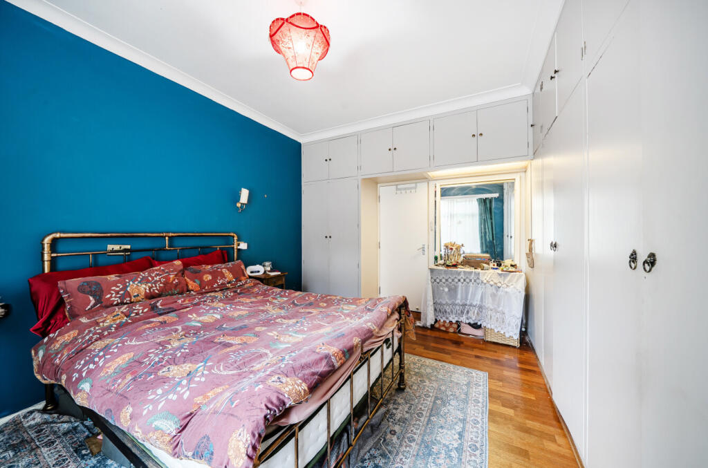 House in London - View 5