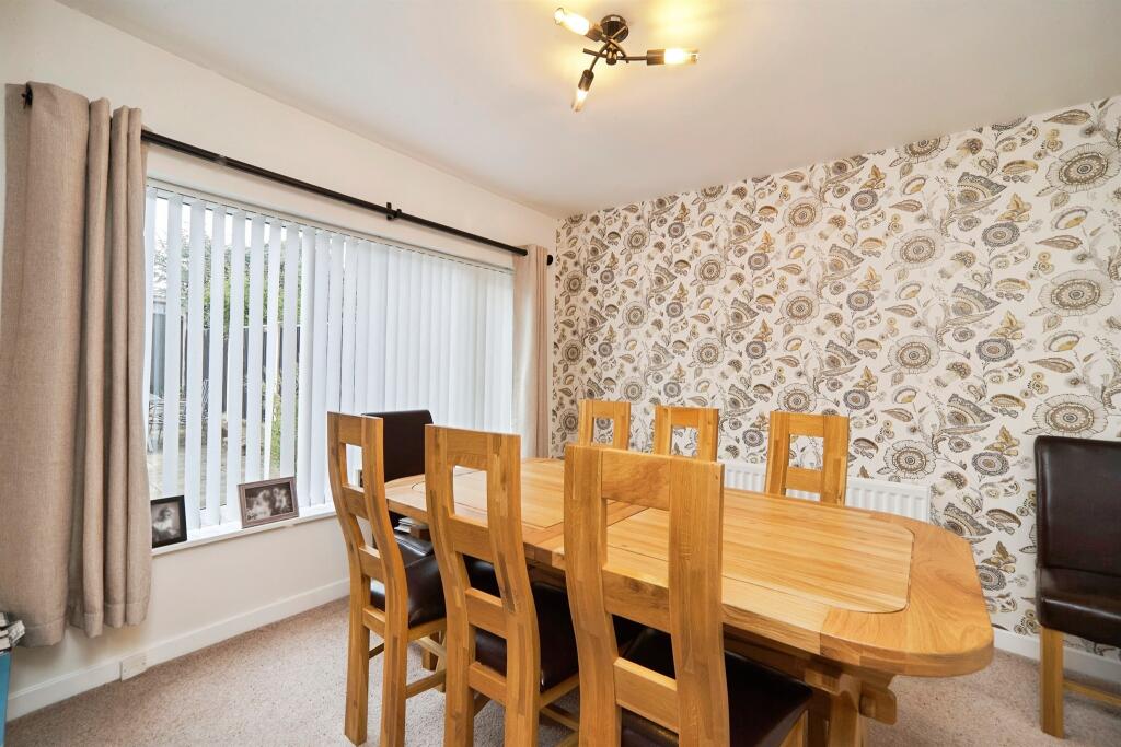 House in Leeds, West Yorkshire - View 4