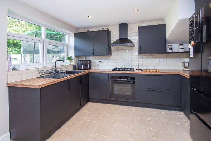Elliot Close, West Totton photo 3