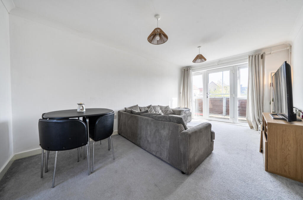 Apartment in Huntingdonshire, Loves Farm, St Neots - View 4
