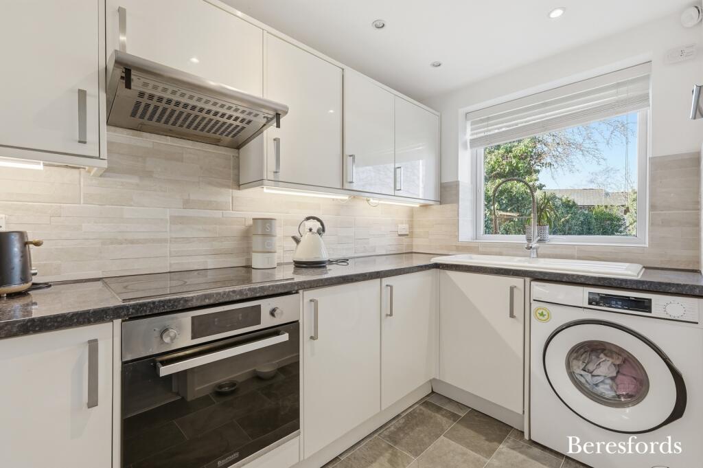 Celandine Close, Billericay, CM12 - View 6