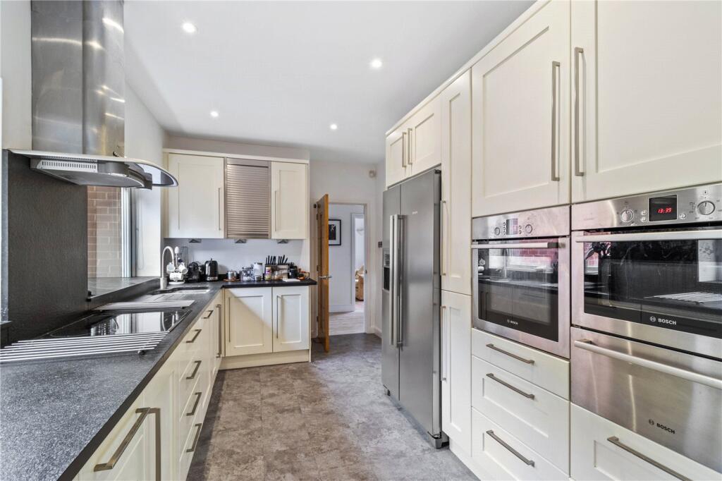 Castleway, Hale Barns, Altrincham, Greater Manchester, WA15 photo 4