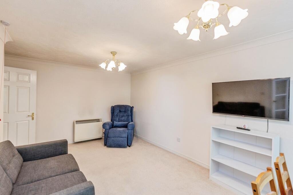 Apartment in Bristol, Woodhill - View 3
