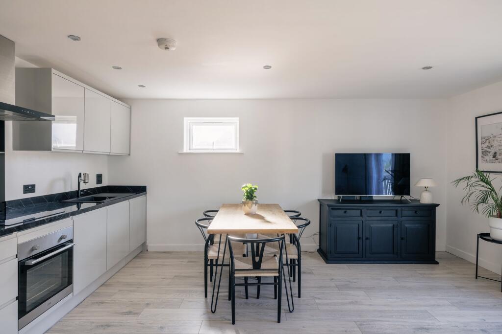 Apartment in Tandridge, Whyteleafe - View 5