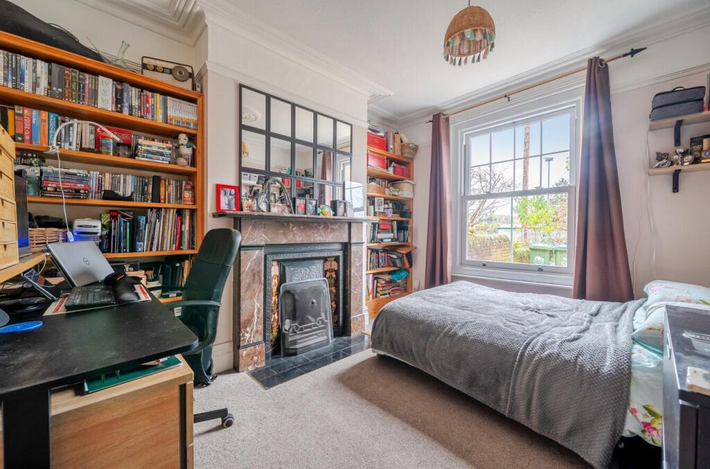 House in Southampton - More