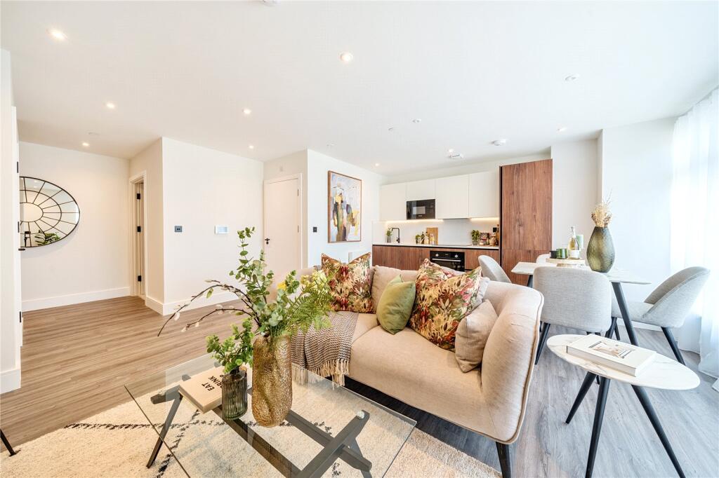 Main image of property: Chapters, Station Road, Gerrards Cross