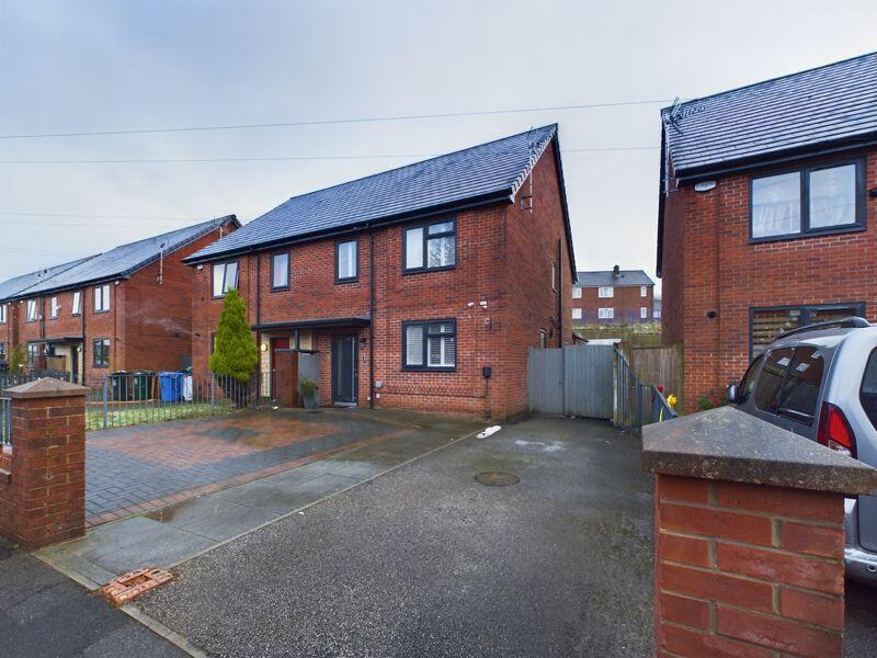Longridge Drive, Heywood, OL10 photo 2
