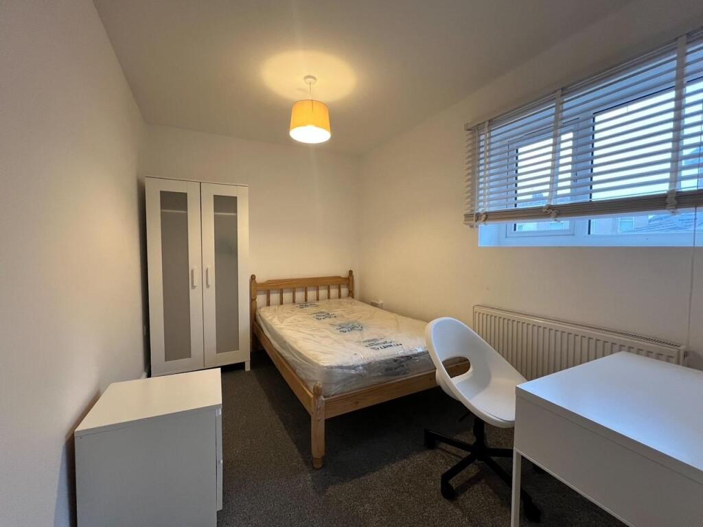 6 bedroom house for rent