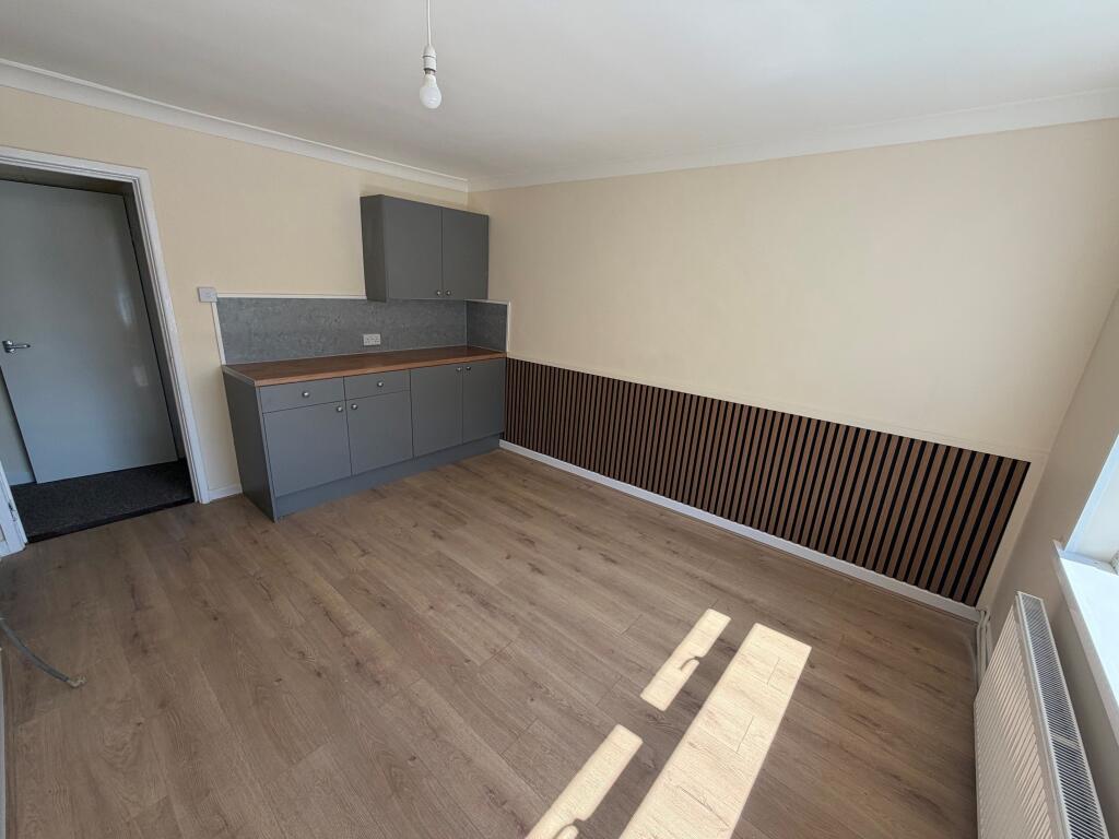 Apartment in Newport - View 3