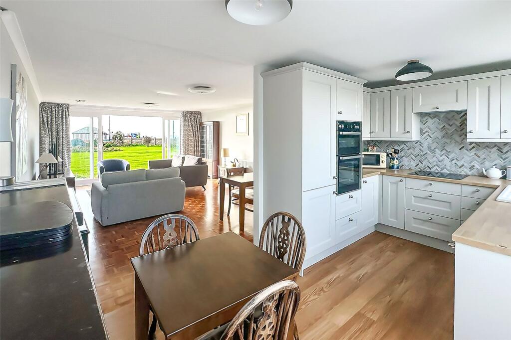 Millfield Close, Rustington, Littlehampton, West Sussex photo 3