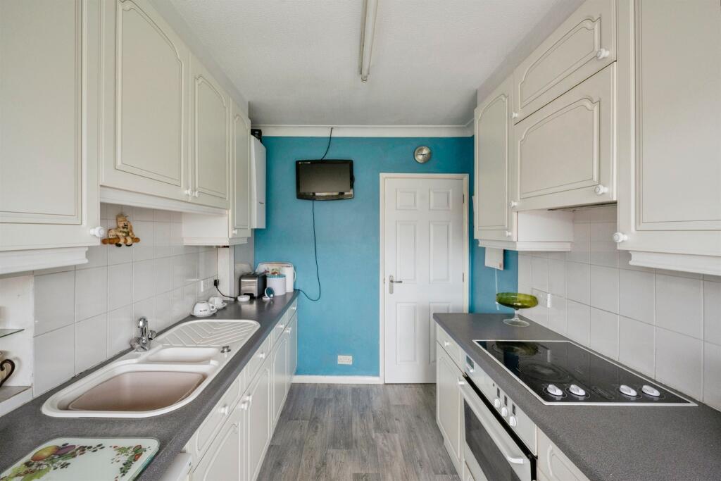 Hillcrest Drive, Burton-Upon-Stather, Scunthorpe photo 3