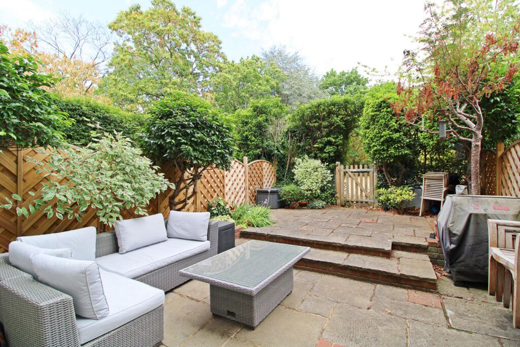 House in London - View 3