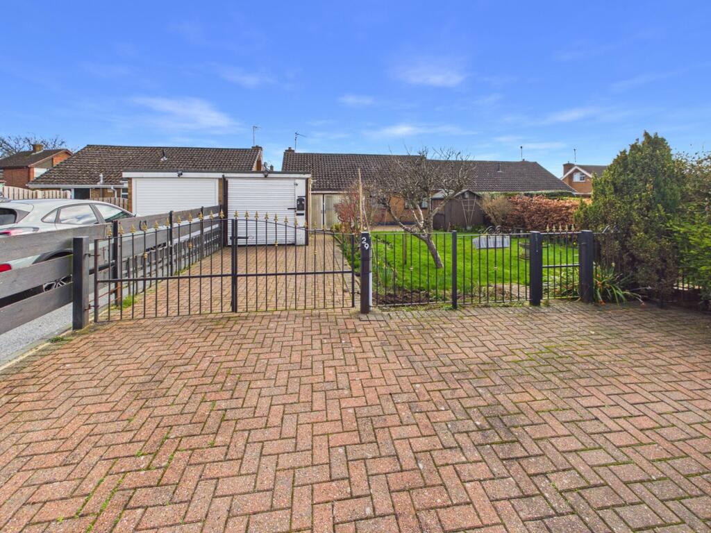 Linden Avenue, Clay Cross, S45 photo 4