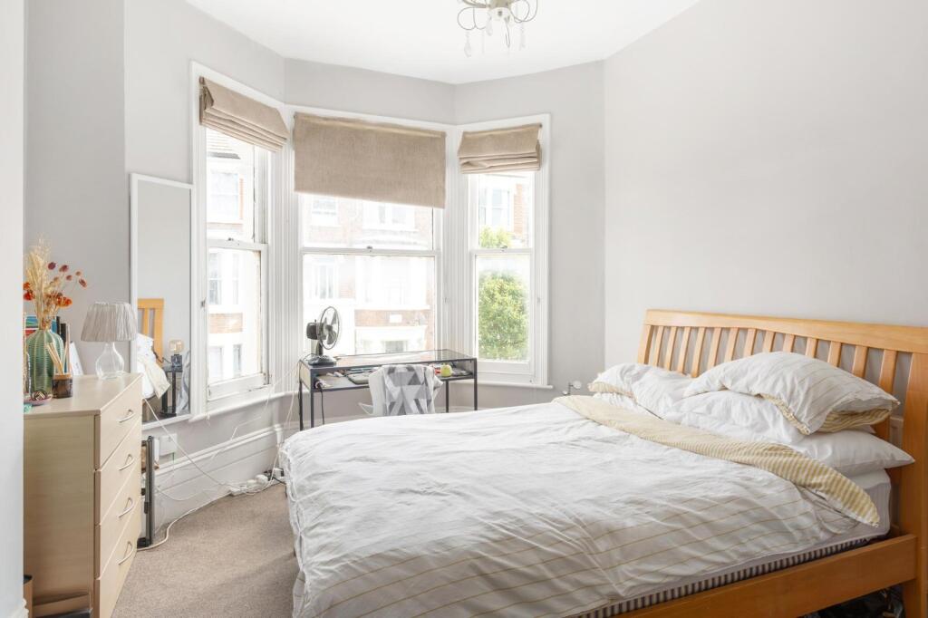 House in London - View 5