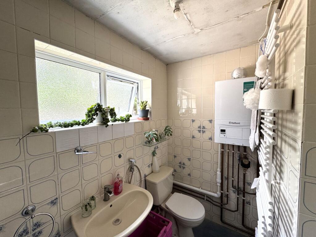 House in London, Perry Hall, Crofton - More