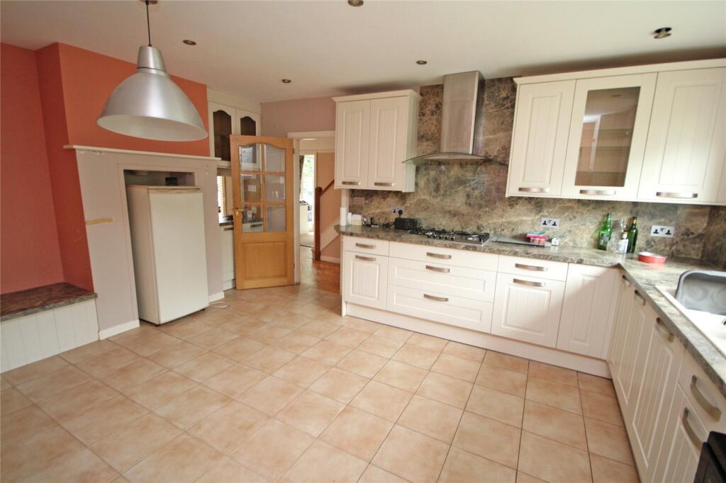 House in Southampton - More