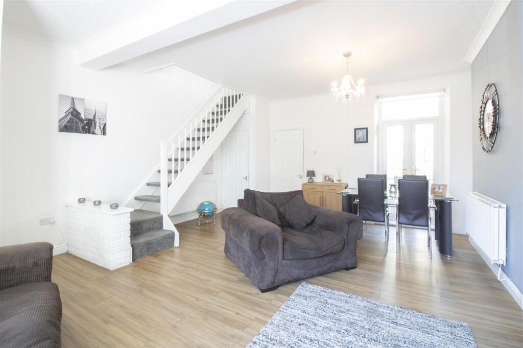 Glen View, Hollybush, NP12 photo 2