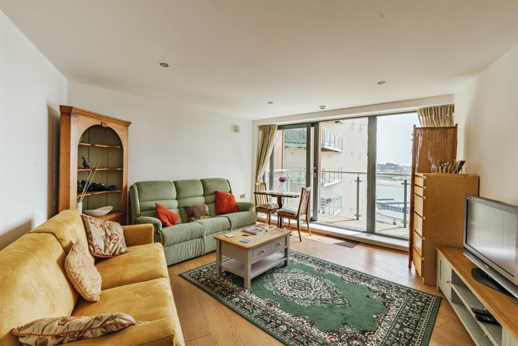 Apartment in Adur, West Sussex - View 3