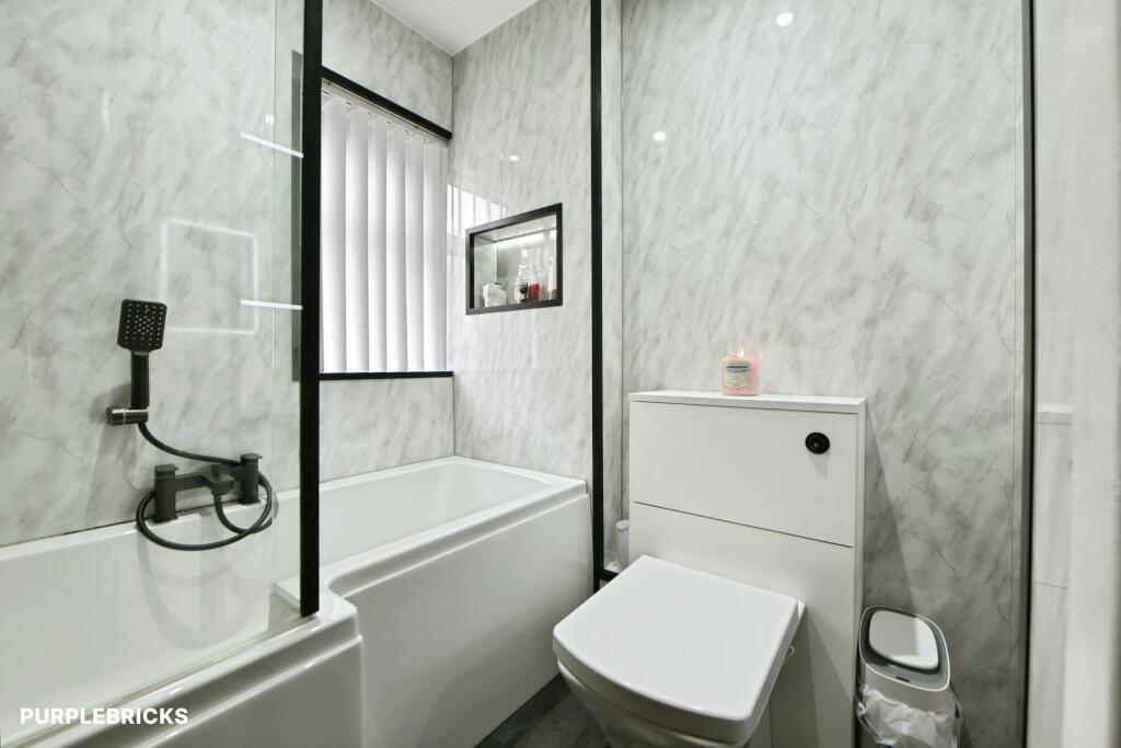 House in Oldham, Greater Manchester - View 3