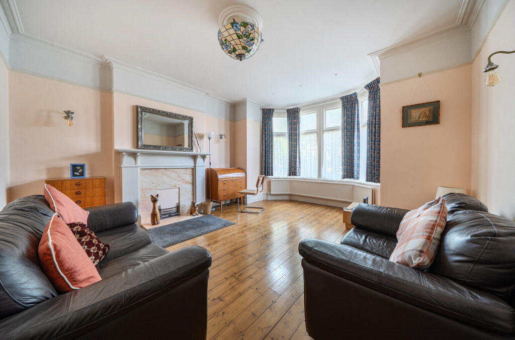 House in London - View 2