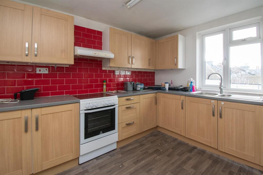 House in Tonbridge - More