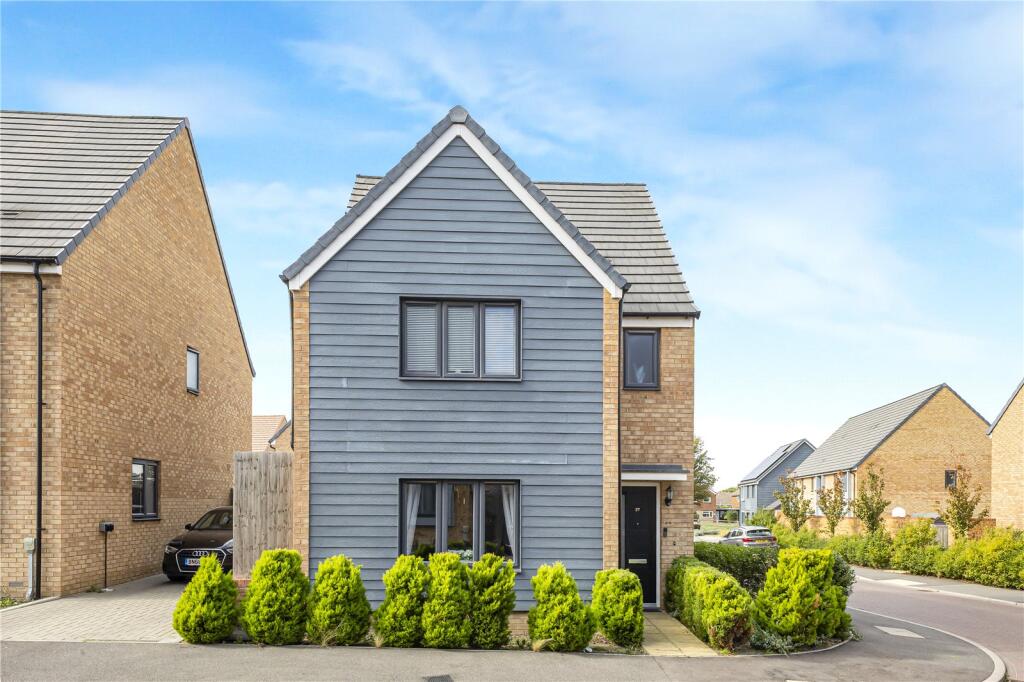 3-bed detached on Cherry Orchard Drive, Rainham, Gillingham, Kent, ME8, £425,000