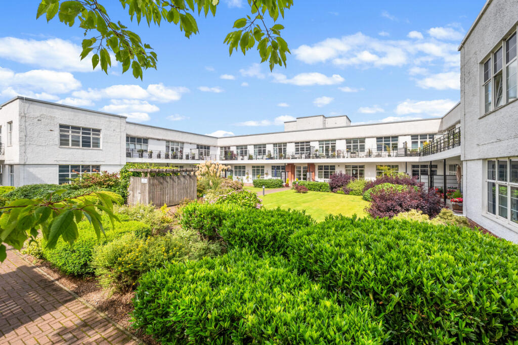 Main image of property: 100 Canniesburn Quadrant, Bearsden, G61 1RW