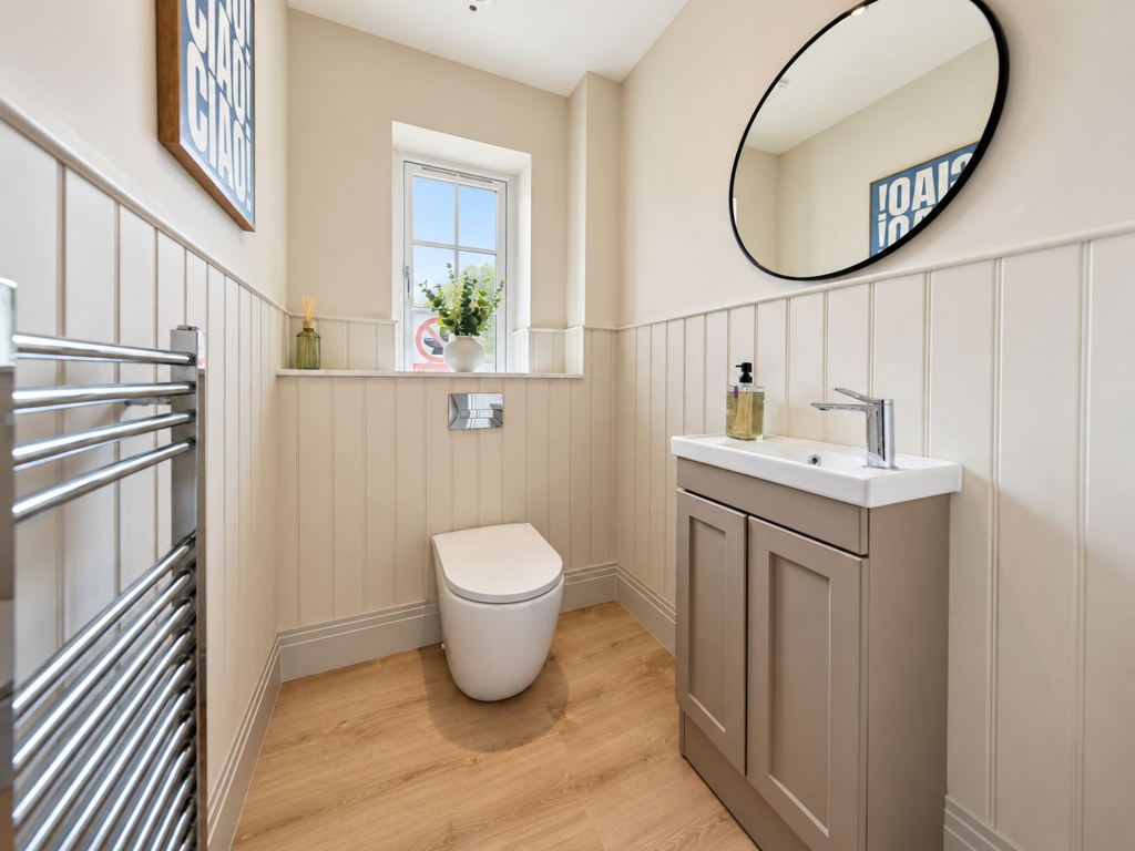 House in Horsham, Broomers Corner, Shipley - More