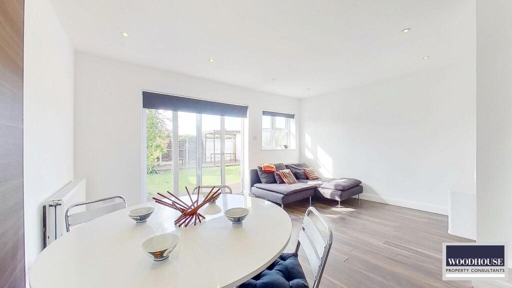 House in Broxbourne, Waltham Cross - View 5