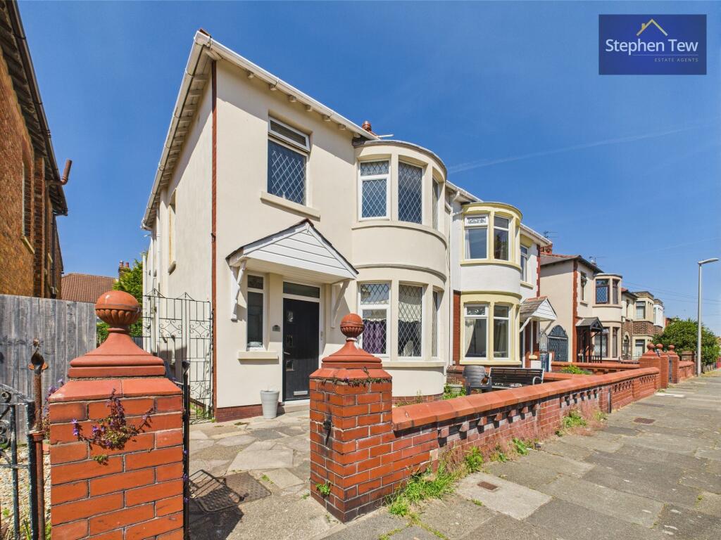2-bed flat on 36 Kingston Avenue, South Shore, FY4, £85,000