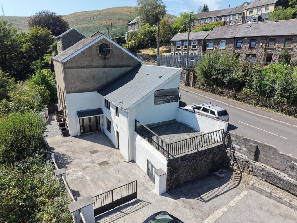 Apartment in Cardiff, Ogmore Valley - View 2
