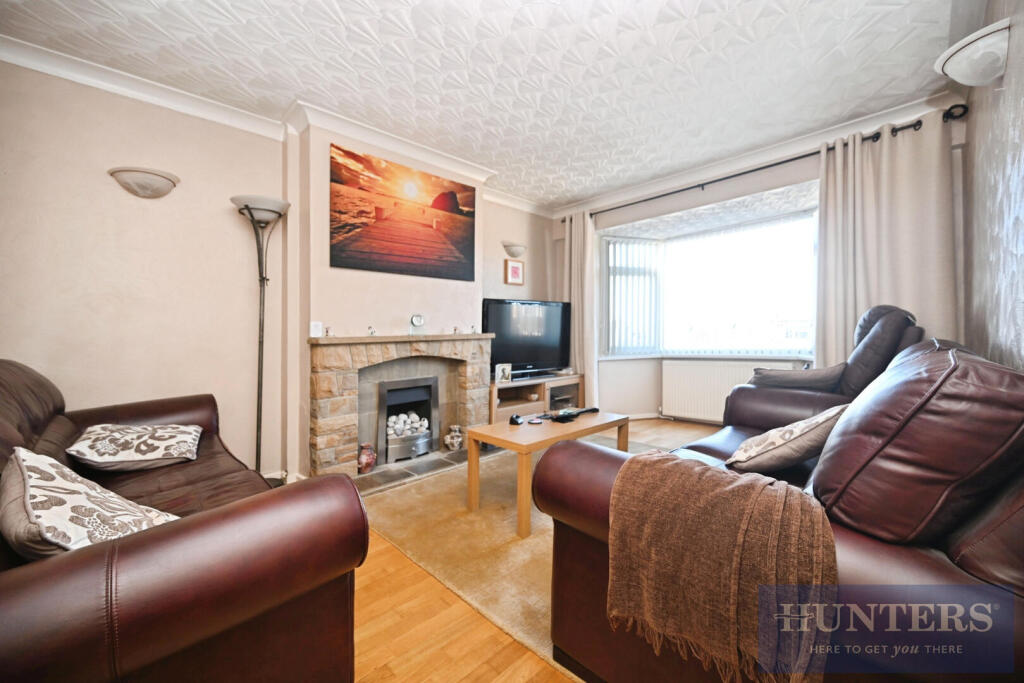 Banksfield Crescent, Yeadon, Leeds photo 3