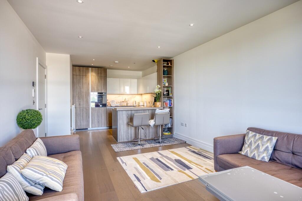Apartment in Kingston upon Thames - View 4