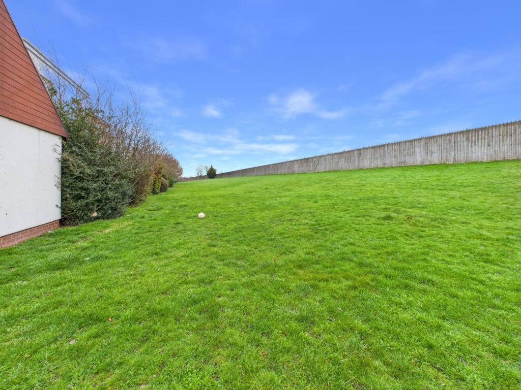 Apartment in Slough - View 4