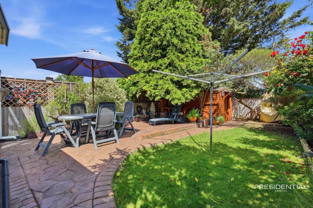 Torrington Gardens, Loughton, IG10 photo 4