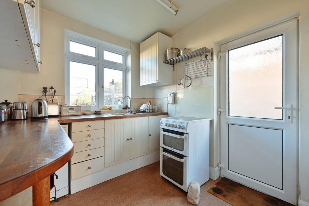 Hibbert Avenue, Watford, WD24 photo 4