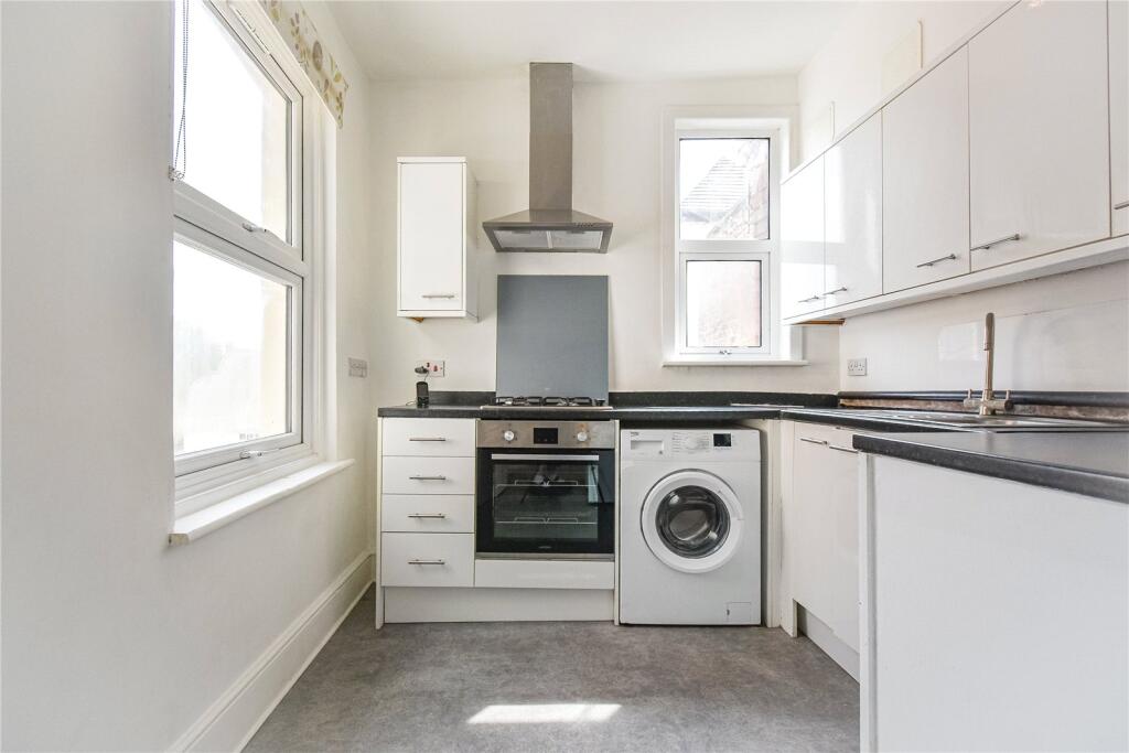 London Road, Newbury, Berkshire, RG14 photo 3