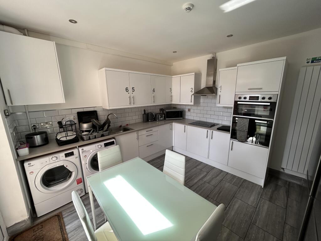 House in Kettering, North Northamptonshire - View 2