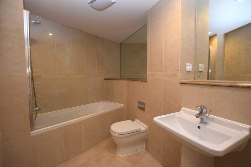 Apartment in Altrincham, Hale - View 5