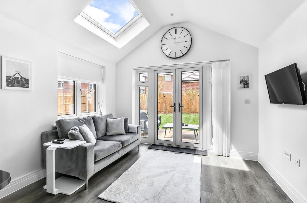 House in Arborfield Green, Finchampstead - View 4