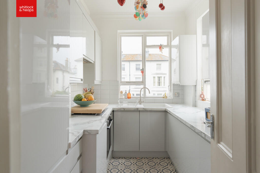 Apartment in Hove, Brighton and Hove - View 3