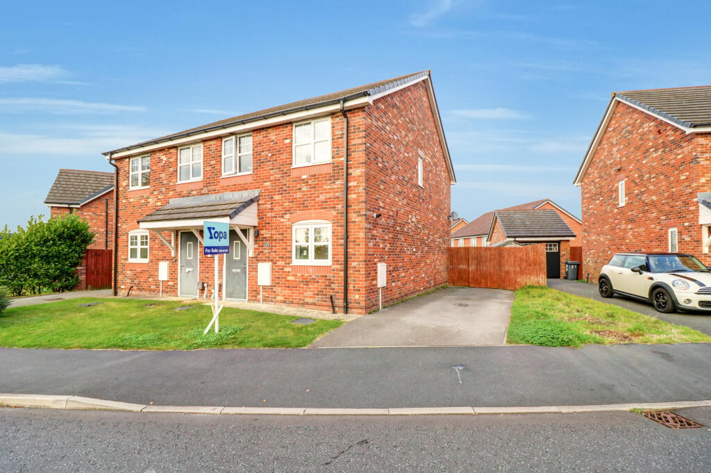 3-bed semi-detached on Sanderling Way, Preston, PR4, £185,000