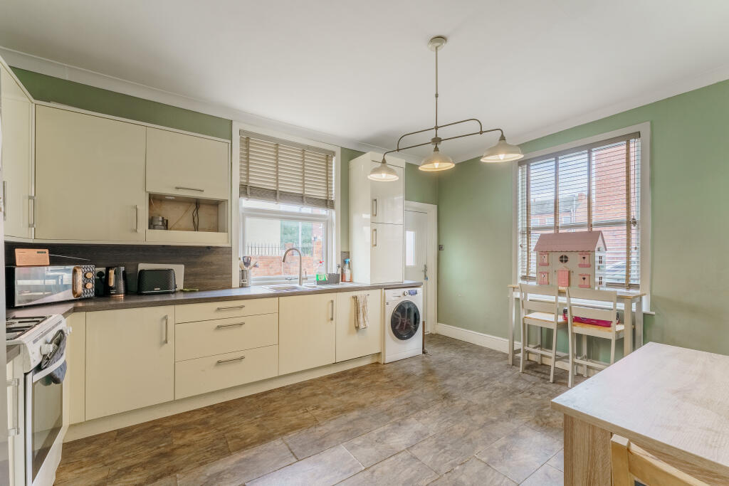 House in Wakefield, Glasshoughton - View 5