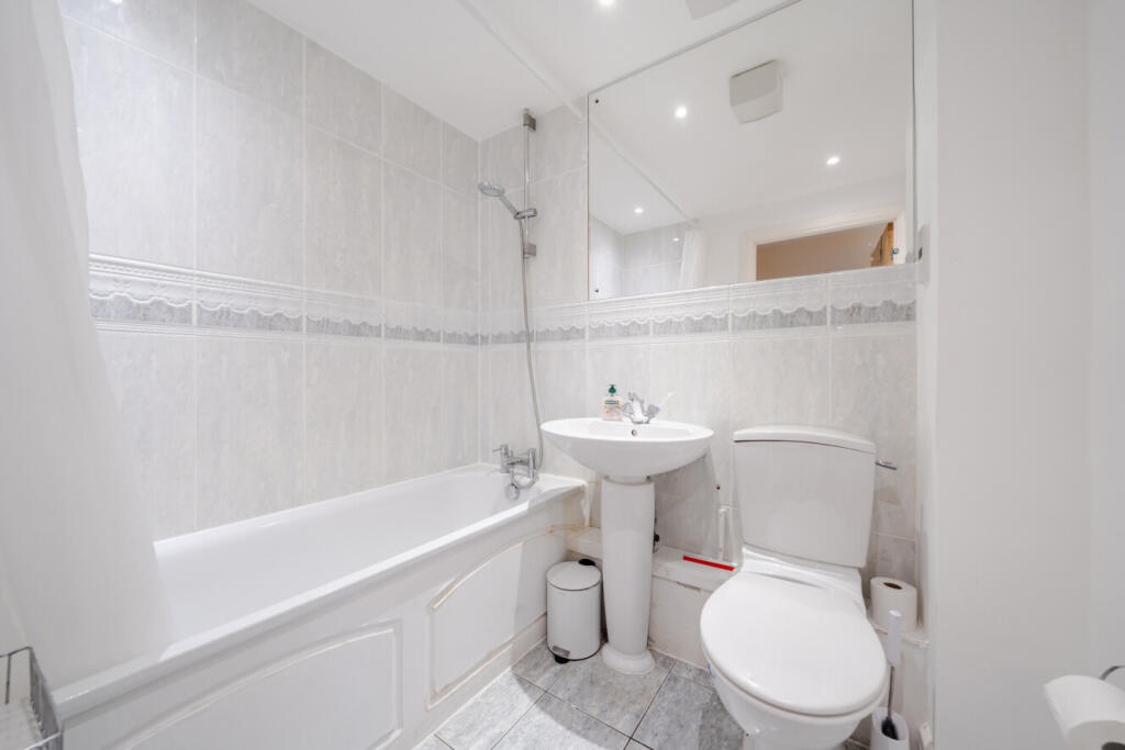 Apartment in London, St John's Estate, Bermondsey - More