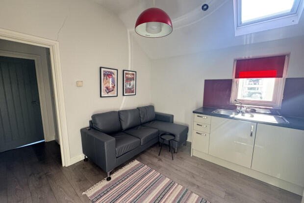 Apartment in Cardiff, Penylan - View 3